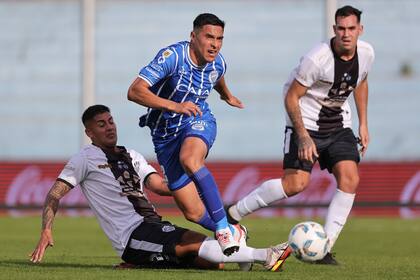 El partido entre Godoy Cruz y El Porvenir tuvo un comienzo áspero en la Copa Argentina.
