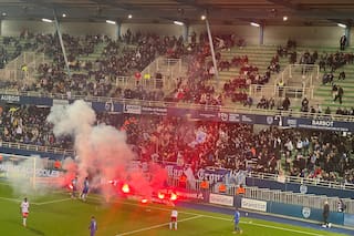 El equipo del City Group que prestó a su joya, descendió por segundo año seguido y encendió la furia de sus hinchas