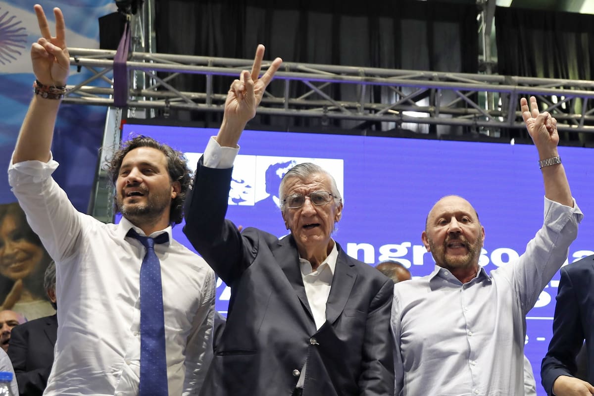 El partido renovará su conducción sin internas, le ofreció a Fernández el cargo y se pronunció contra el lawfare, pero sin hablar de "presos políticos"; expulsan a Pichetto