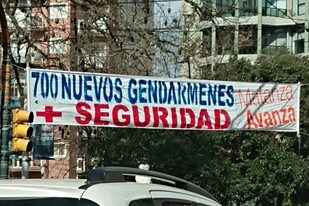 El pasacalle con el lema "Matanza avanza", del intendente oficialista Fernando Espinoza, se volvió viral en las últimas horas por un llamativo error: "Gendarmenes"