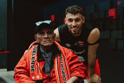 El pasado 30 de julio de 2026, José Flores Flores fue reconocido por Alajuelense, equipo del cual es hincha