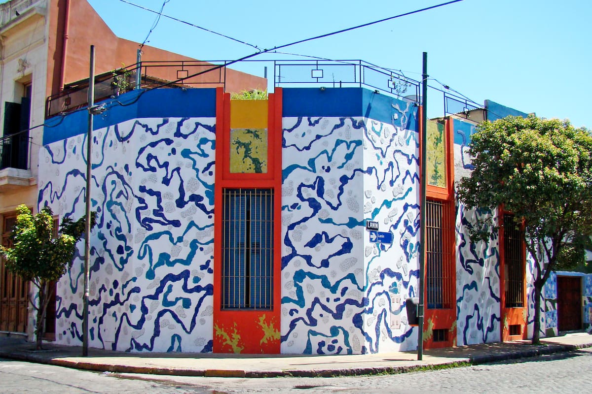 El pasaje Lanín, en Barracas, transformado por Marino Santa María