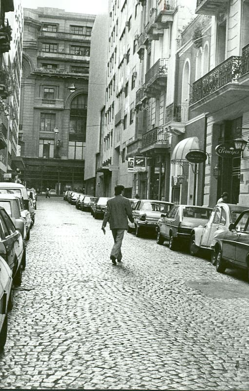El pasaje Tres Sargentos en 1984.