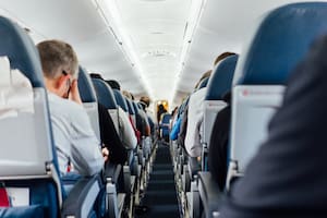 El pasajero frecuente inició un debate sobre si hizo bien en defenderse de su compañero de vuelo