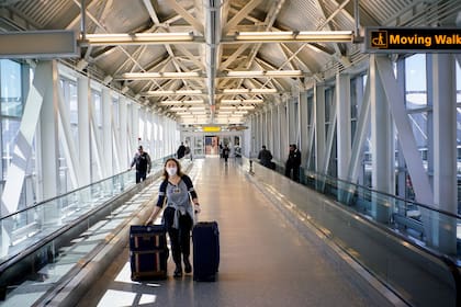 El pasaporte certificará que el pasajero no tiene coronavirus y podrá embarcar sin hacer los controles de salud nuevamente en el aeropuerto