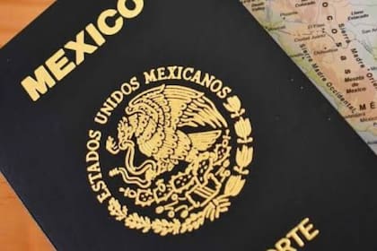 El pasaporte es el documento de viaje que se expide a los mexicanos para acreditar su nacionalidad e identidad