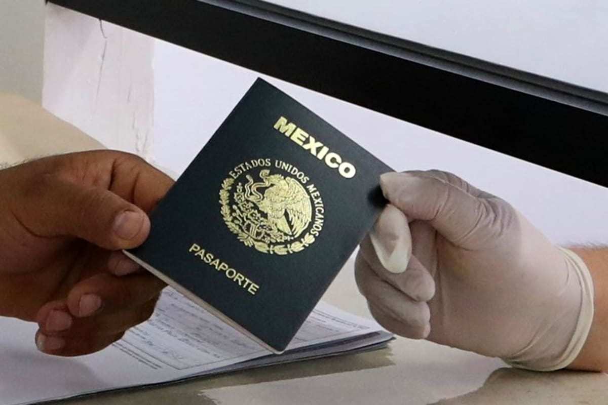 El pasaporte es un documento de viaje que la Secretaría de Relaciones Exteriores expide a las personas mexicanas para acreditar su nacionalidad e identidad