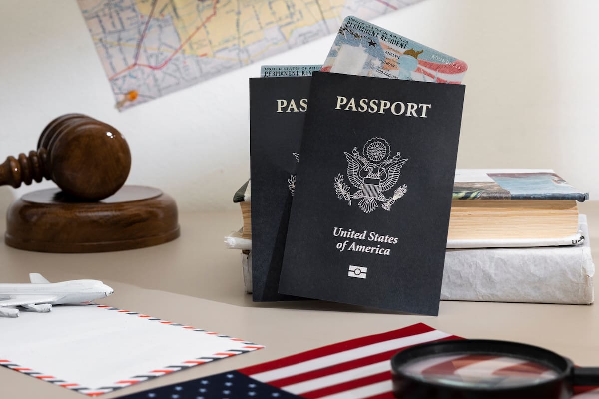 El pasaporte estadounidense es emitido por el Departamento de Estado; permite a un ciudadano de ese país viajar al extranjero.