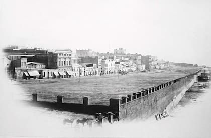 El Paseo de Julio tomado desde la Aduana Taylor, ca. 1867.