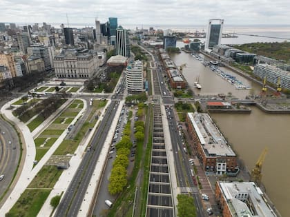 El Paseo del Bajo conecta las autopistas Illia, 25 de Mayo y Buenos Aires-La Plata, y desde noviembre habilitará el tránsito de autos durante las noches de los días hábiles