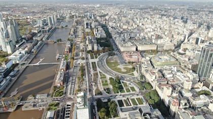 La vista aérea del Paseo del Bajo desde el CCK hacia el sur