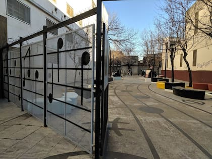 El paseo peatonal Roberto Sánchez-Sandro, en Valentín Alsina