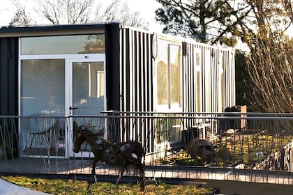 El paseo Quo tiene dos pisos de containers comerciales