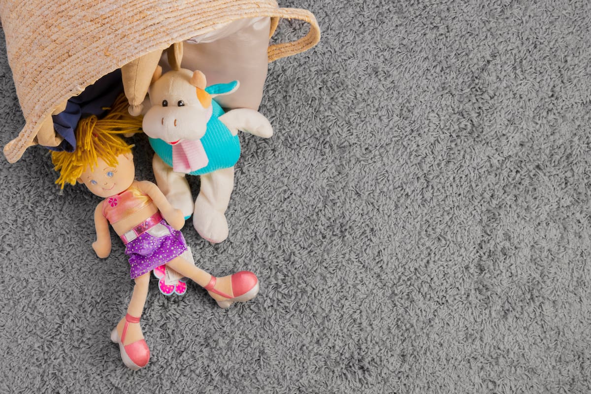 El paso a paso para hacer muñecas de tela con niños durante las vacaciones de invierno