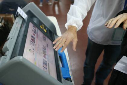 El paso a paso para votar con la Boleta Única Electrónica en CABA