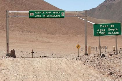 Un argentino falleció cuando cambiaba una rueda de su vehículo en un paso fronterizo entre San Juan y Chile