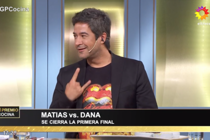 El pastelero visitó una remera de los Rolling Stones a tono con la canción que interpretó para un participante