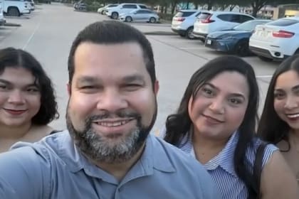 El pastor fue arrestado por el ICE cuando viajaba junto a su esposa hacia la Ciudad de Nueva York para visitar a su hija
