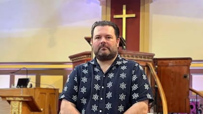 El pastor Jonathan Fleming cuenta la experiencia de la comunidad iraní en Inverclyde