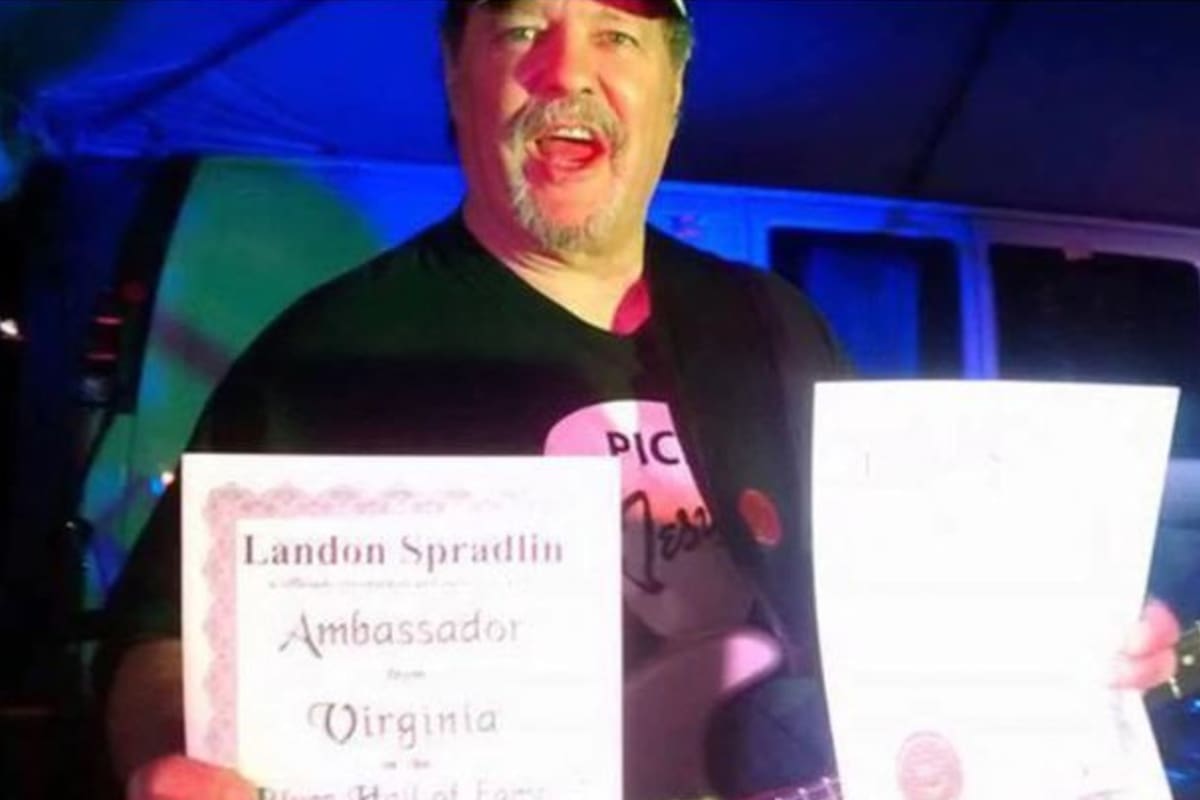 El pastor Landon Spradlin falleció tras estar 8 días en cuidados intensivos por coronavirus. (Foto: Facebook/Landon Spradlin)