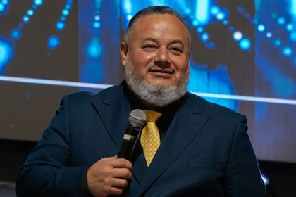 El pastor mexicano Sergio Amezcua es el líder de un proyecto solidario que ayuda a familias de migrantes en Minneapolis (Facebook/Sergio Amezcua)