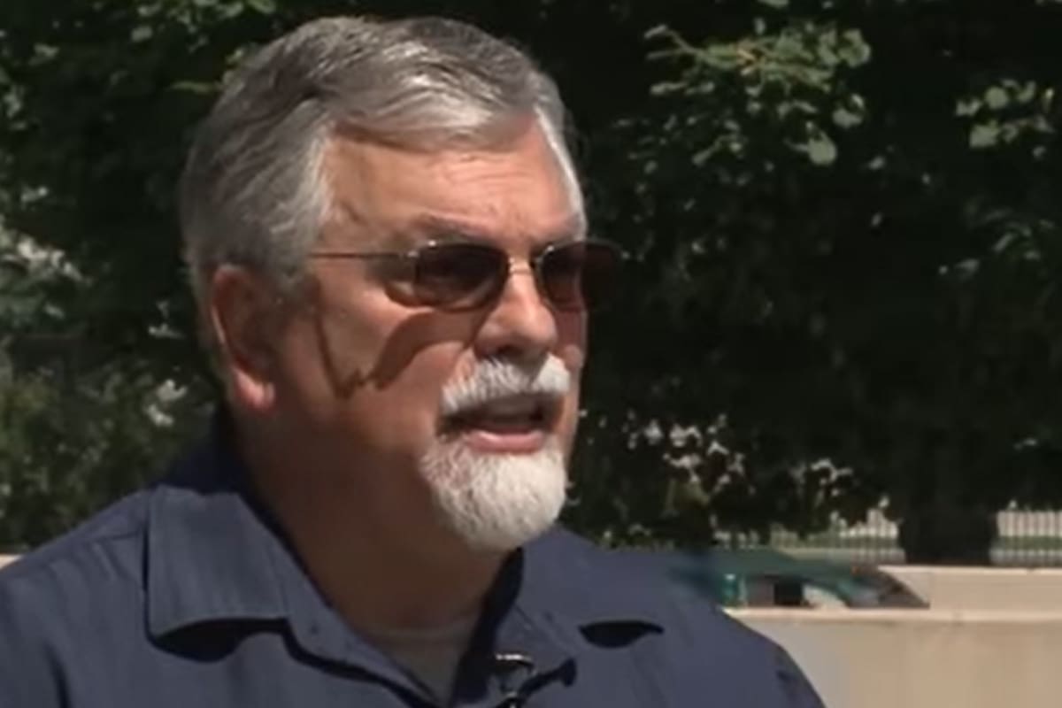 El pastor Robert Enyart contrajo Covid poco después de anunciar que no se vacunaría. Fuente: Youtube.