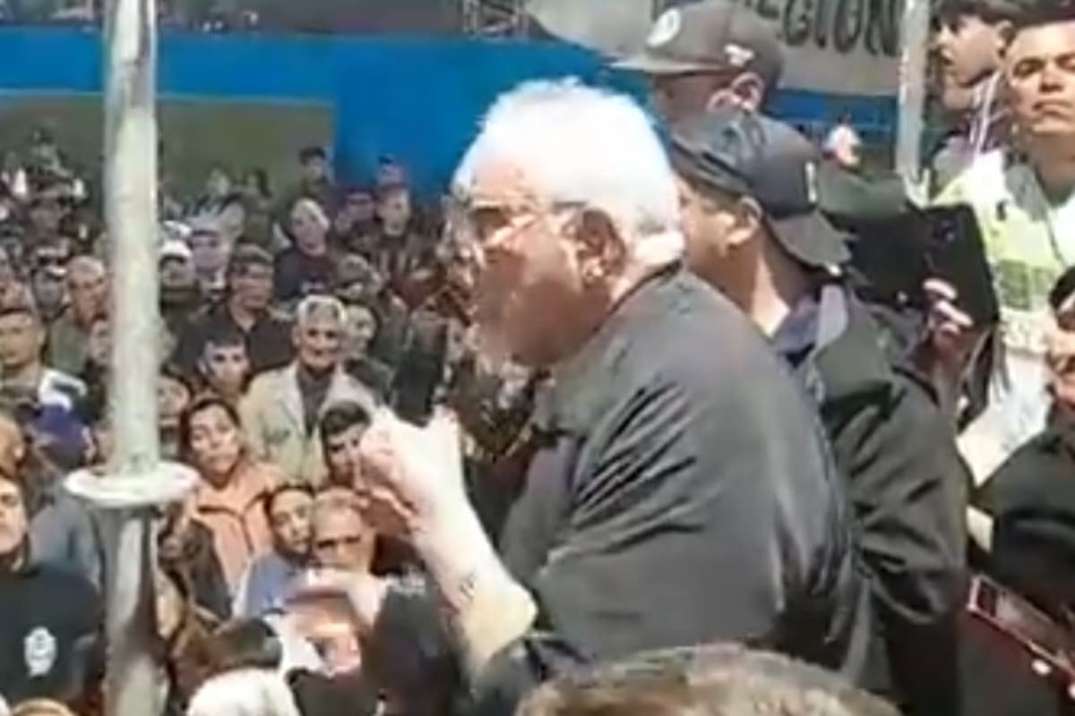El Pata Medina, ayer, en la asamblea de su sector de la Uocra platense