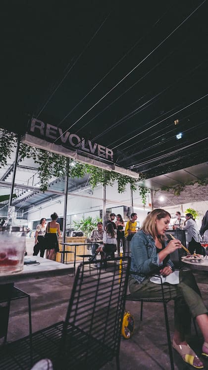 El patio de Revolver.