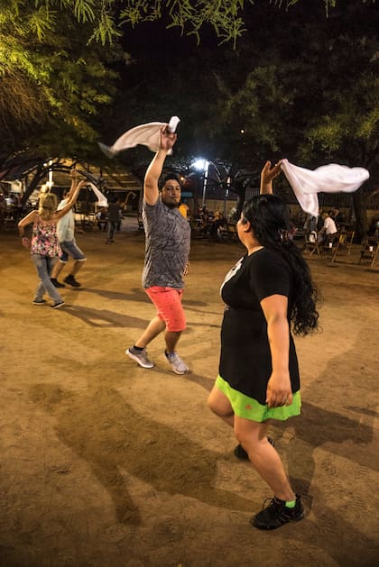 La fiesta del domingo, en el Patio de Froilán, que queda en Libertador (N), Barrio Boca del Tigre.