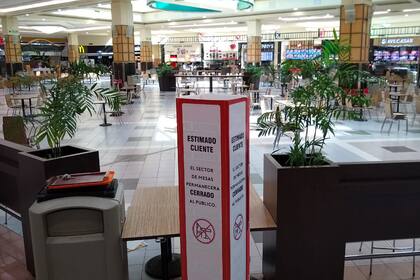 El patio de comidas del shopping Unicenter permanece cerrado tras el escándalo del fin de semana pasado