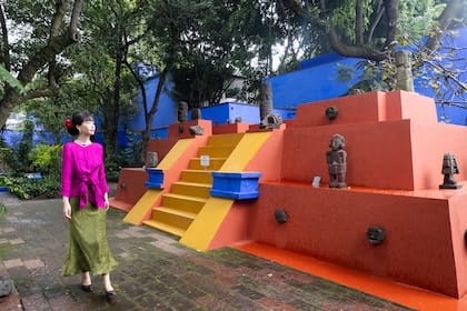 El patio de la Casa Azul, hogar de Frida Kahlo donde vivió con sus padres, hermanas y también con Diego Rivera.