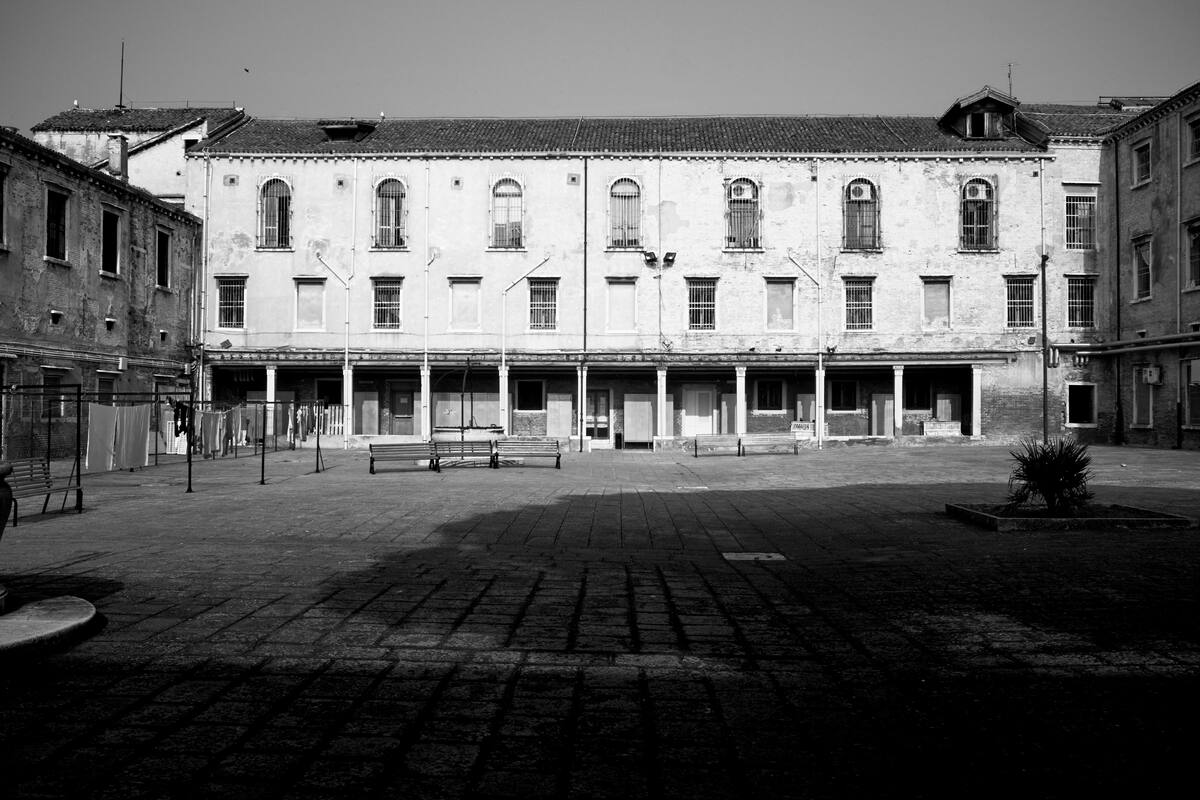 El patio de la Casa de Detención femenina de la isla de la Giudecca donde las detenidas trabajarán con ocho artistas en un proceso creativo sin precedente