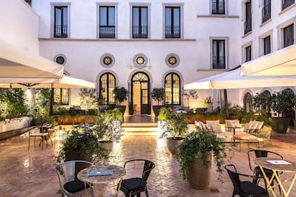 El Patio de los Naranjos del Palacio de Villapanés, versión nocturna.