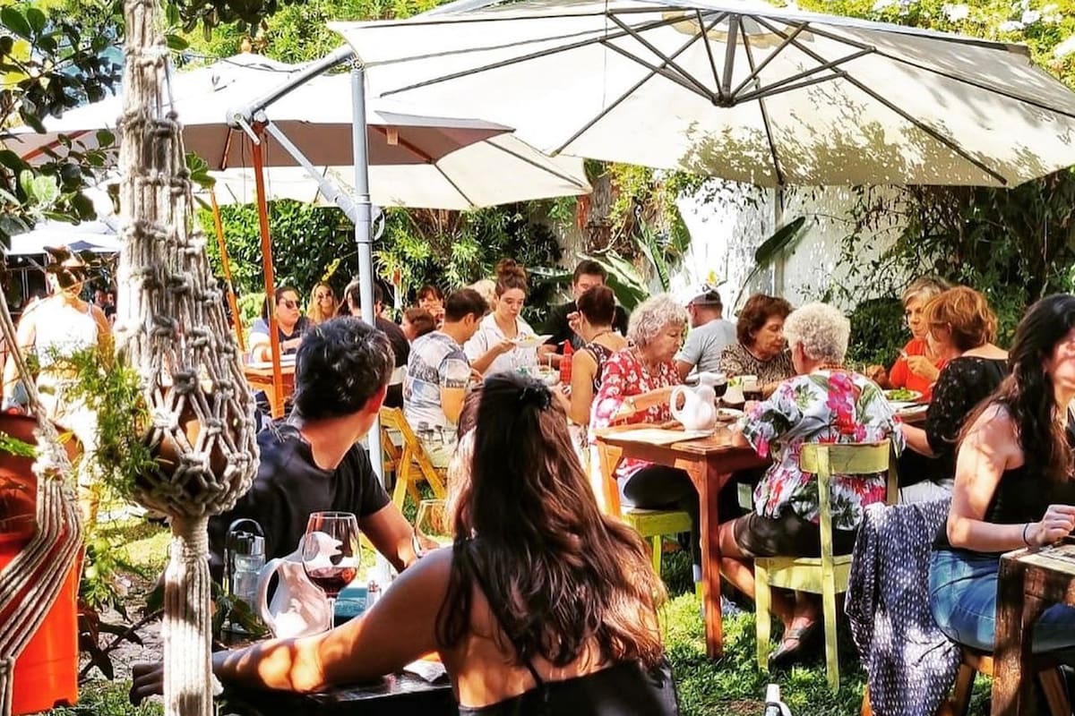 El patio de Mabel, una parrilla que funciona a puertas cerradas