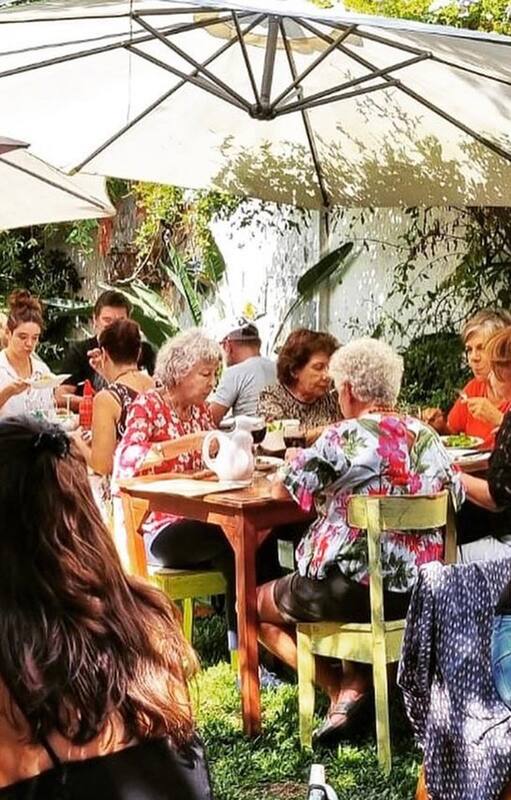 El patio de Mabel, una parrilla que funciona a puertas cerradas