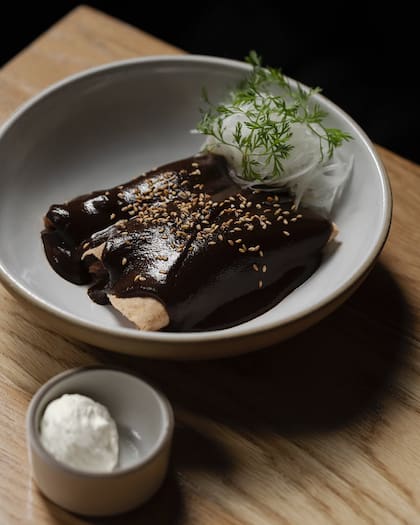 El pato forma parte integral de varios platillos en la cocina mexicana de Enrique Olvera
