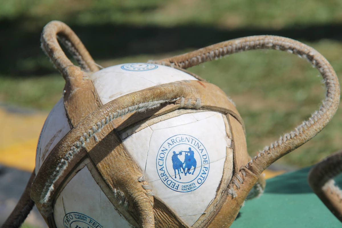 El Pato fue declarado deporte nacional en 1953