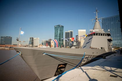 El patrullero oceánico Contralmirante Cordero, amarrado en el Apostadero Naval Buenos Aires