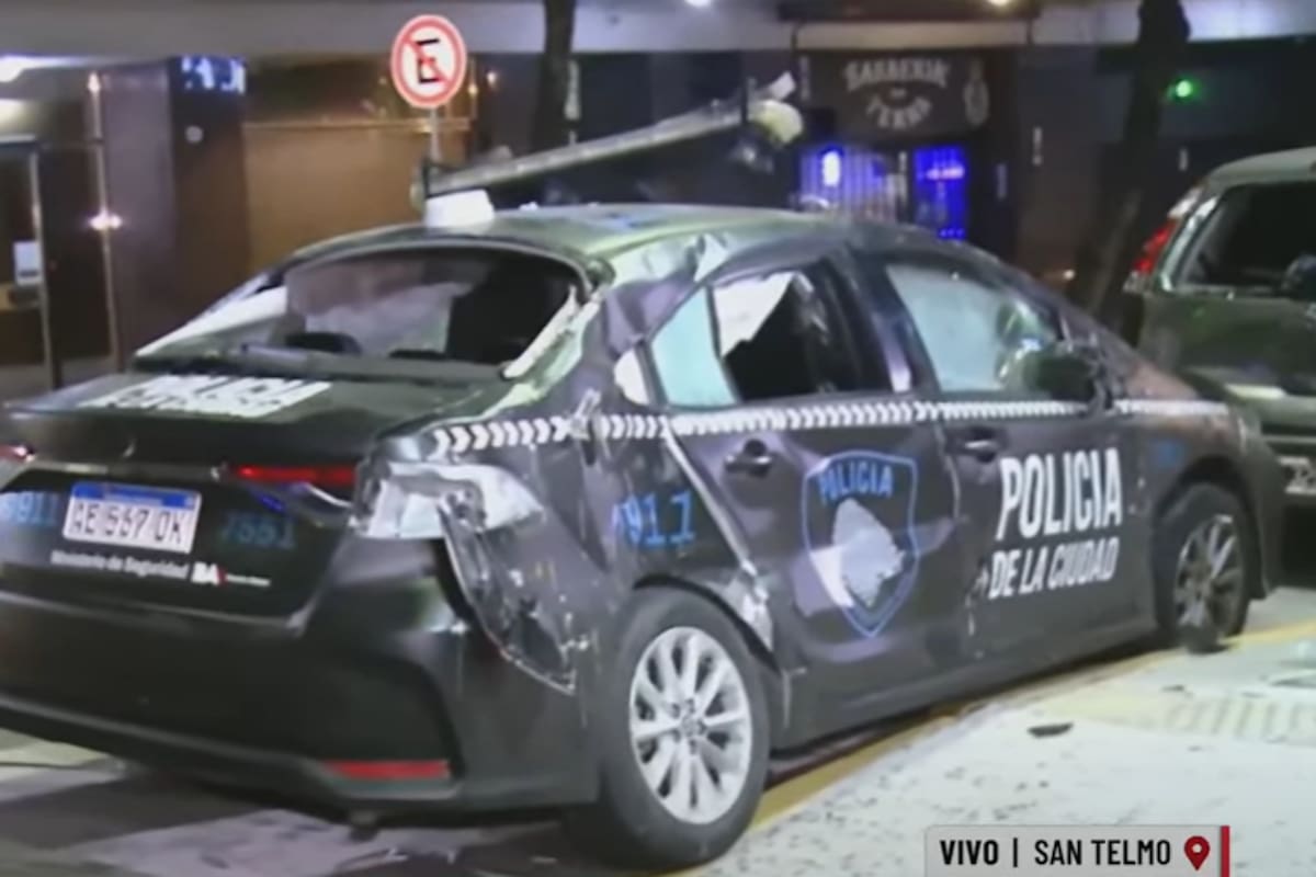 El patrullero quedó completamente destruido