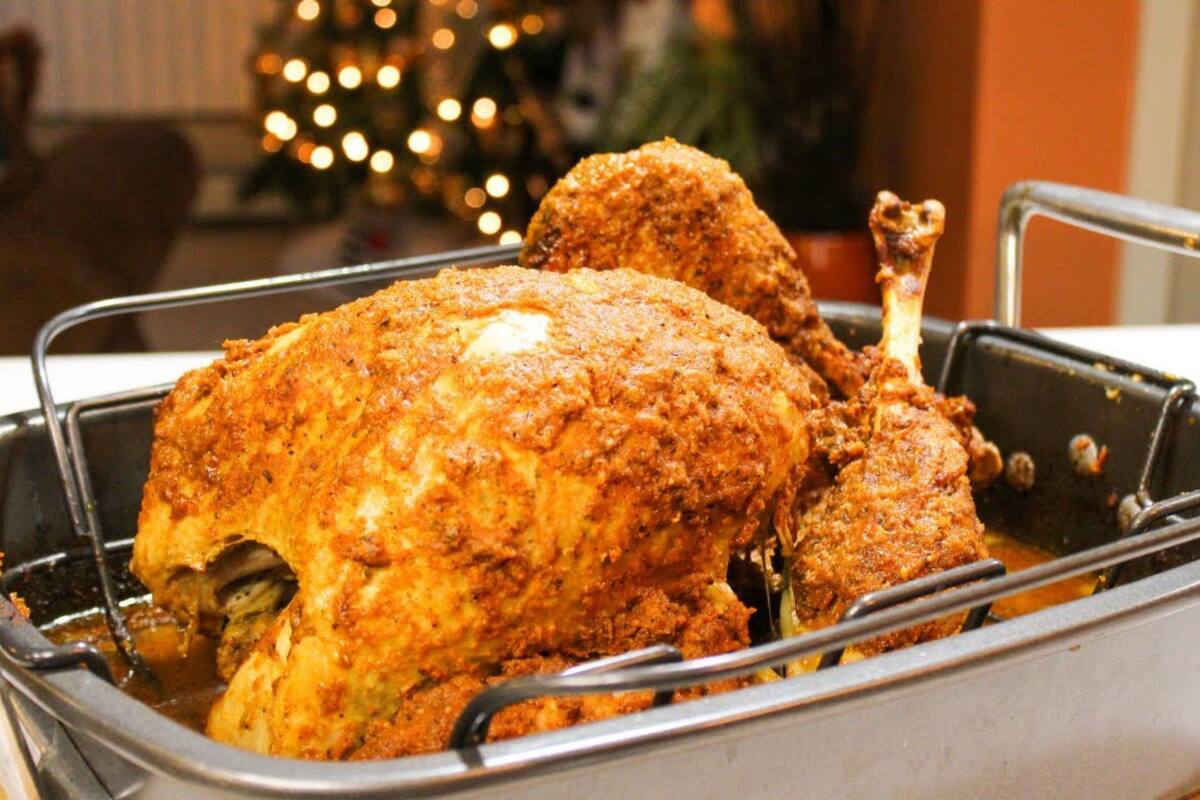 El pavo salvadoreño es un platillo tradicional en Navidad y se prepara con condimentos típicos del país