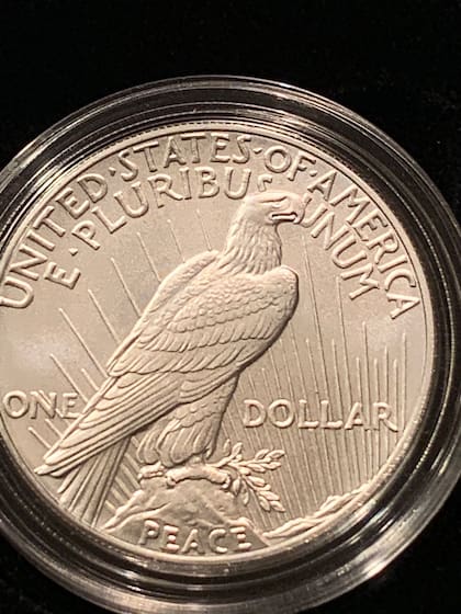 El Peace Dollar fue una de las últimas monedas de plata emitidas en gran cantidad en los Estados Unidos