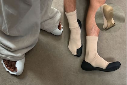 El peculiar zapato fue revelado el pasado en un lookbook interno publicado en Instagram (Foto Instagram @beiniq___)