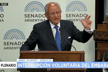 El pediatra Abel Albino es reconocido por su posición en contra del aborto, la homosexualidad y el uso de preservativos.