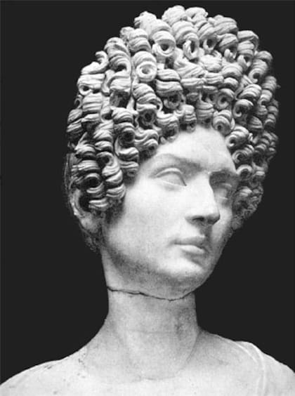 El peinado de una dama romana de la época Flavia
