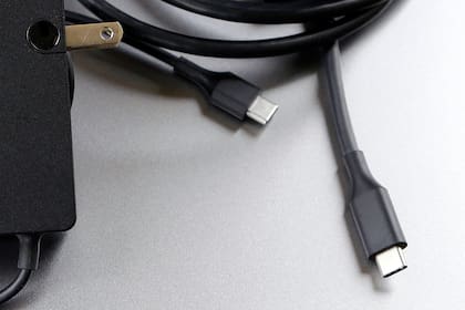 El peligro que significa cargar el iPhone de noche