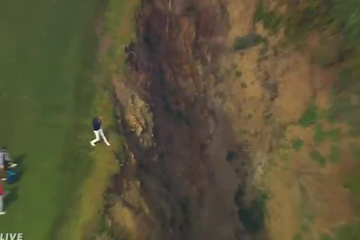 El peligroso golpe de Jordan Spieth en Pebble Beach