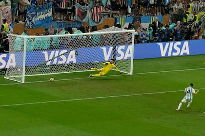 El penal convertido por Gonzalo Montiel que desató la locura desbordante durante días.