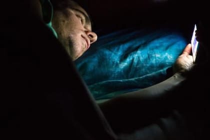 El peor momento para revisar las redes sociales es justo antes de irse a la cama