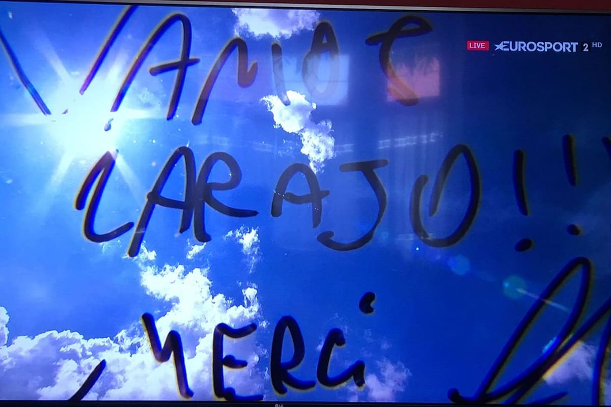 El Peque dejó su sello en la cámara de la transmisión oficial.