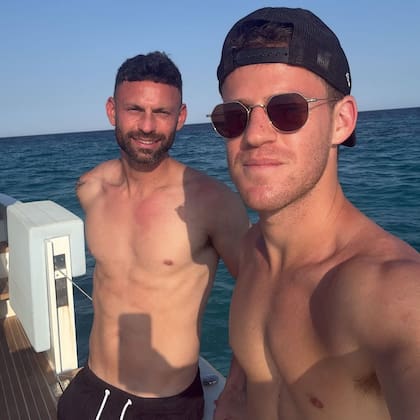 El Peque junto a su hermano Matías en la despedida de soltero en Ibiza